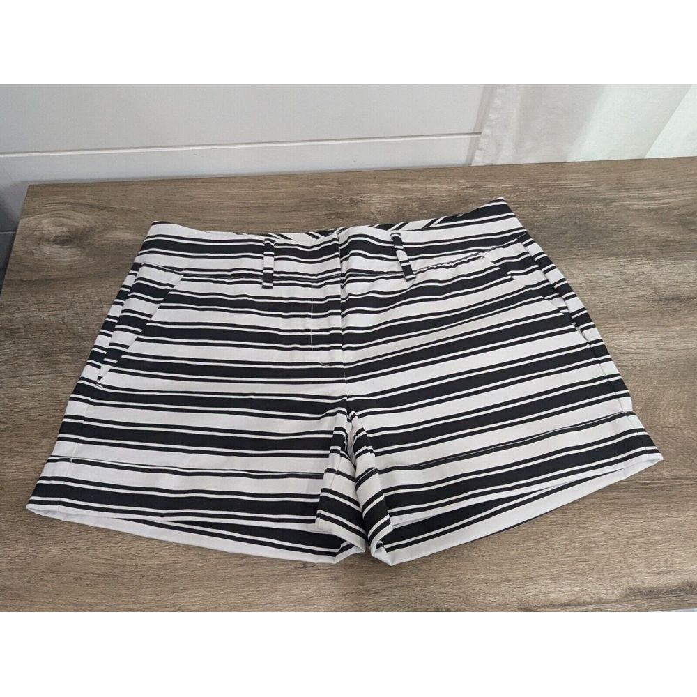 NEW YORK & COMPANY Black White Horizontal Stripe Shorts Size 8‎ Dressy Pockets
